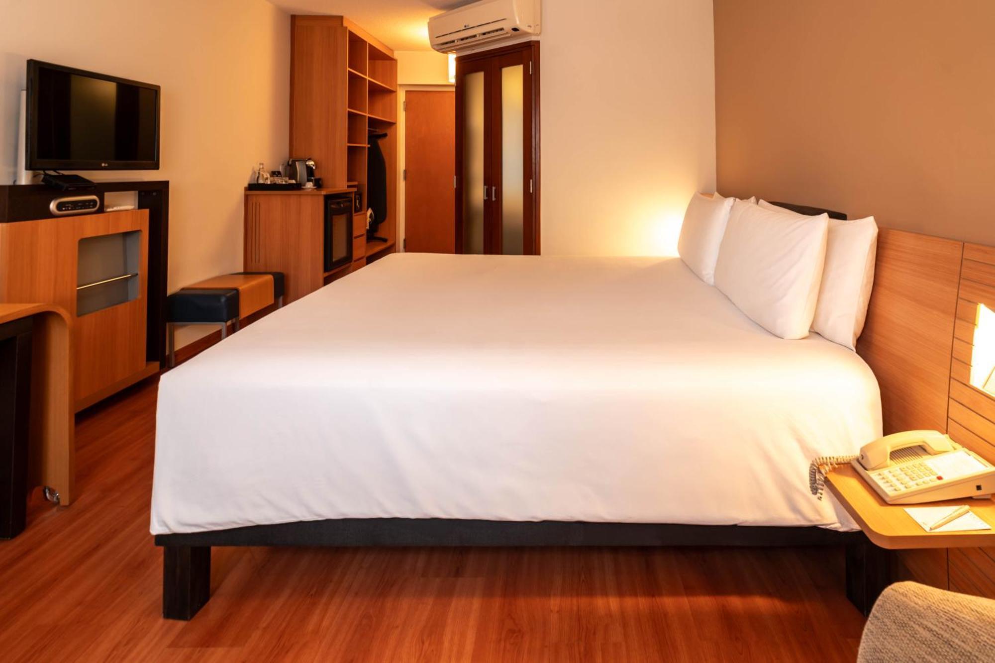 Novotel San Isidro Hotel 4*